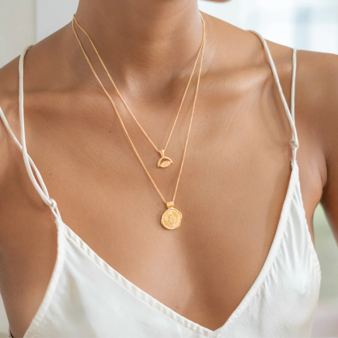 gold necklace with pendant