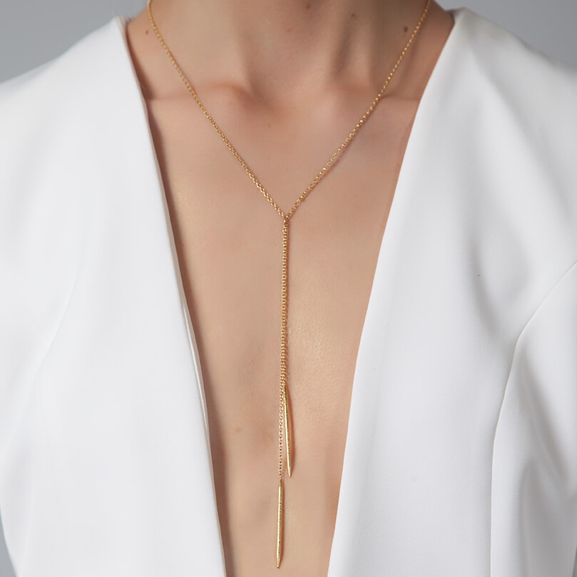 Styling with the Long Pendant Necklace: Essential Tips