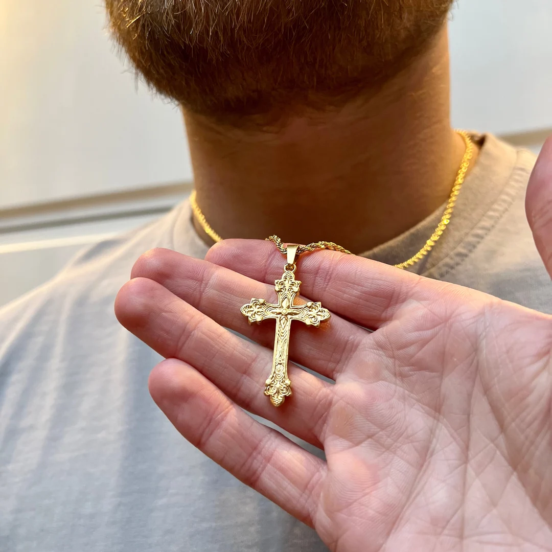 Elegant Men’s Gold Cross Pendant: A Style Guide